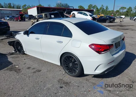 2020 Mercedes-Benz A 220 z USA, uszkodzony, nr VIN WDD3G4EBXLW037901